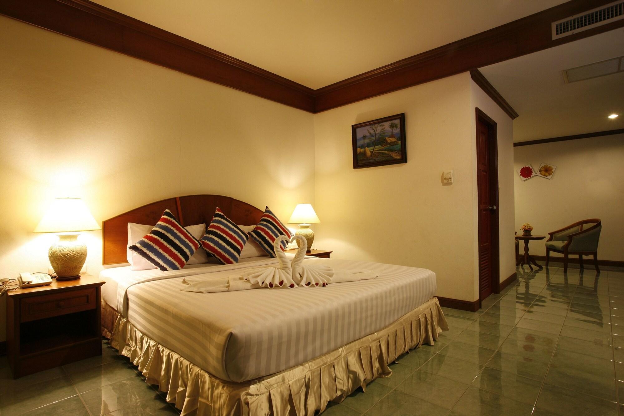 Jiraporn Hill Resort Patong Exterior photo
